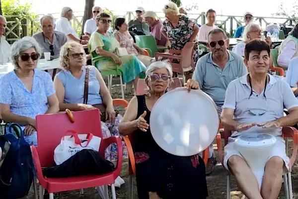Muratpaşa’da Yaşlılar Türk Halk Müziği Korosunda buluşuyor