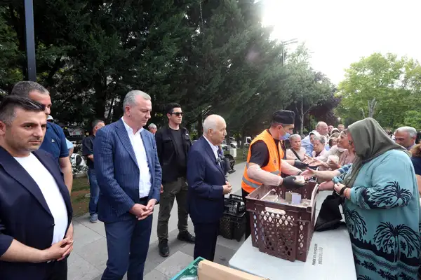 Yenimahalle Belediyesi 50 bin porsiyon aşure dağıttı 