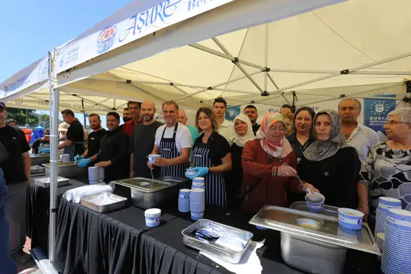 Mudanya’da aşure ikramı 