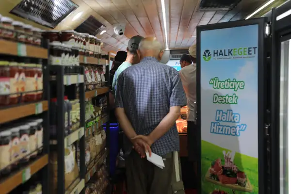 Mobil Halk Ege Et bu kez Güzelçamlı'da vatandaşlarla buluştu