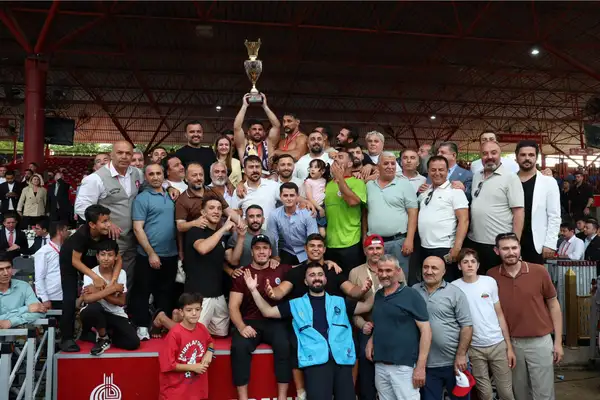 Kırkpınar'da başpehlivanlık ve kürsü dereceleri elde edildi
