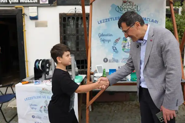 Başkan Kahveci, yöresel lezzetler ve el sanatları etkinliğini ziyaret etti