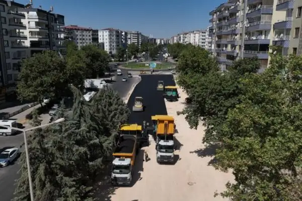 Fırat Bulvarı’nın ikinci etabında asfalt serimi başladı