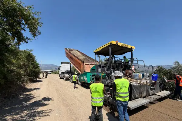 Aydın Büyükşehir Belediyesi 17 ilçede yol ve altyapı çalışmalarını sürdürüyor