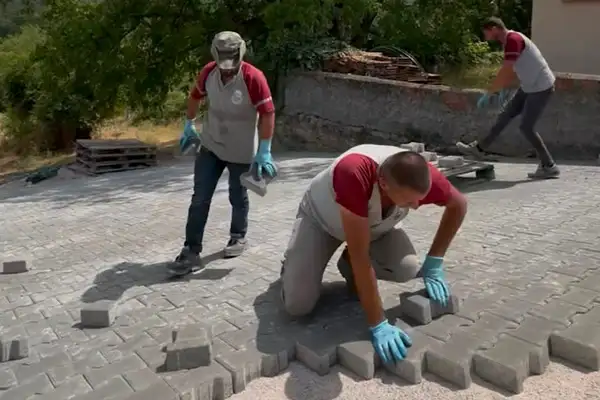 Akıncılar Mahallesi'nde parke taş uygulaması gerçekleştirildi
