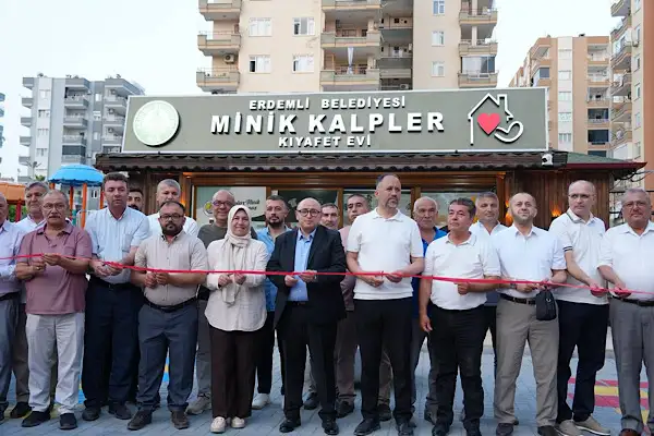 Erdemli’de Minik Kalpler Kıyafet Evi hizmete açıldı