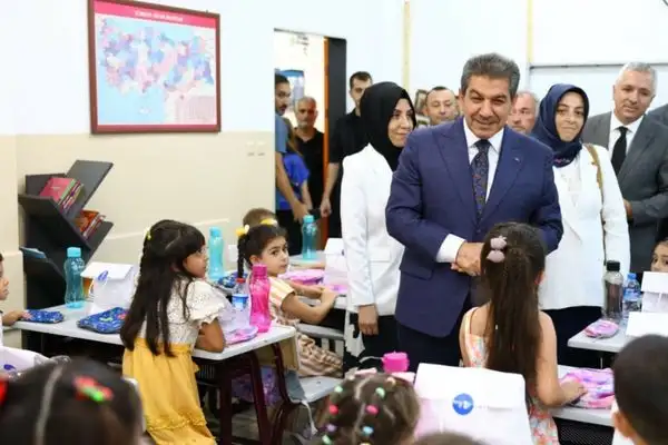 Esenler Belediyesi’nden birinci sınıflara kırtasiye desteği