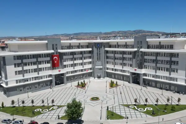 Çorum Belediyesi’nden üniversiteye başlayacak ihtiyaç sahibi öğrencilere 15 bin TL destek