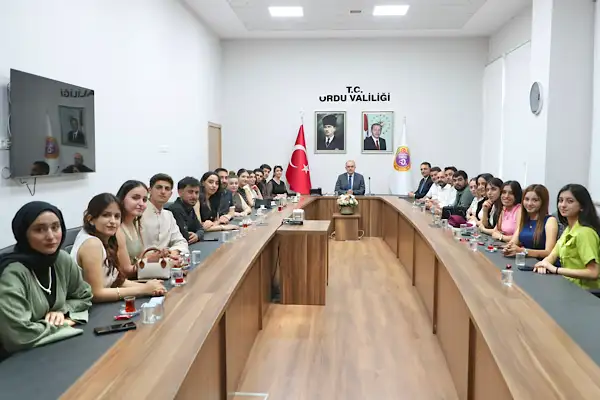 Mardinli üniversite öğrencileri Ordu Valisi Erol’u ziyaret etti