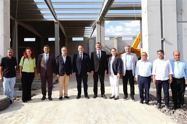 Kula’da hububat alım noktası inşa ediliyor 