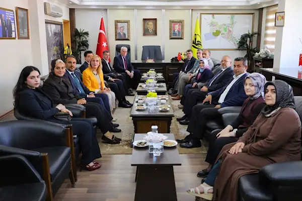 TİHEK Başkanı Vasip Şahin, Bayburt Belediye Başkanı Mete Memiş’i ziyaret etti