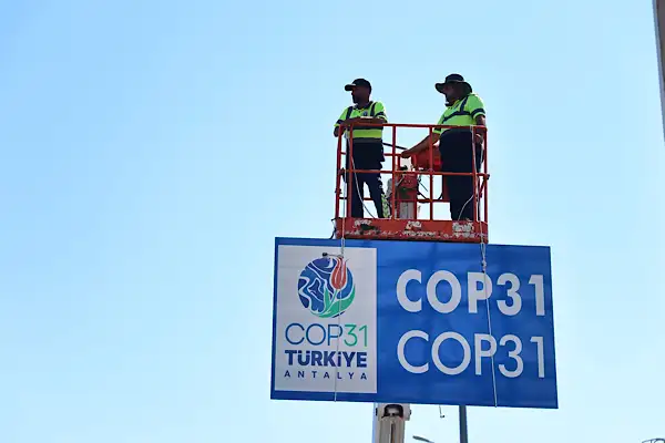 Antalya, COP31’e hazırlanıyor: 67 yeni yön levhası monte ediliyor