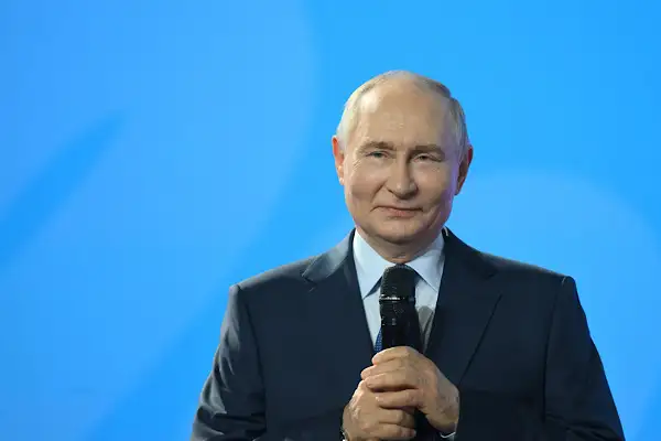Putin, Myanmar Cumhurbaşkanı Hlaing ile bir araya geldi