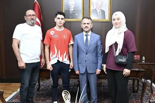 Milli sporculardan Vali Aktaş’a ziyaret