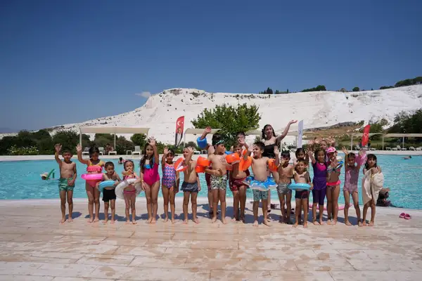 Pamukkale’de “Annemle Yüzmenin Tam Zamanı” Projesi sürüyor