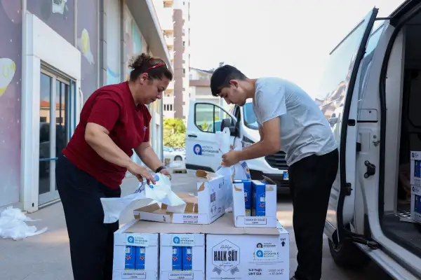 Antalya'da Halk Süt Projesi devam ediyor