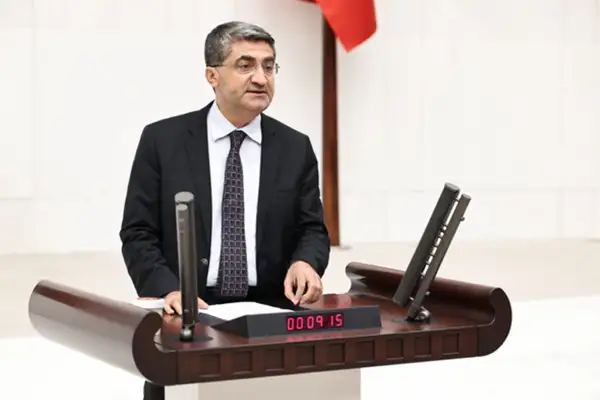 Ekmen: Artık kimsenin süreci sürüncemede bırakma lüksü yoktur