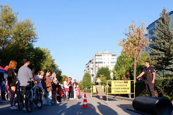 Arabasız Pazar’da Atatürk Bulvarı’nda yoğun katılım