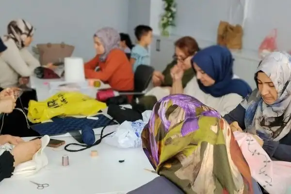 Batman’da kadınlar aile destek merkezlerinde hem öğreniyor hem üretiyor