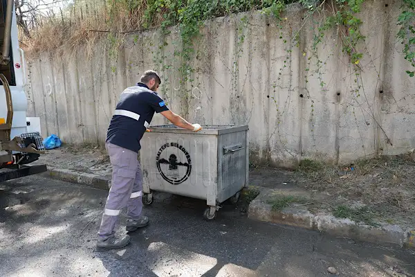  Maltepe Belediyesi'nden Altayçeşme'de temizlik çalışması