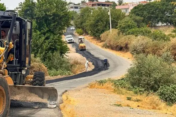 Akoba Köyü yolunda asfalt yama çalışmalarına başladı