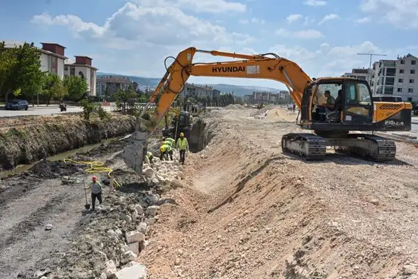 Ürünlü Deresi’nde ıslah ve yol düzenleme çalışması