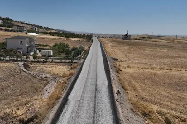 Diyarbakır’da yol yapım, bakım ve onarım çalışmaları sürüyor