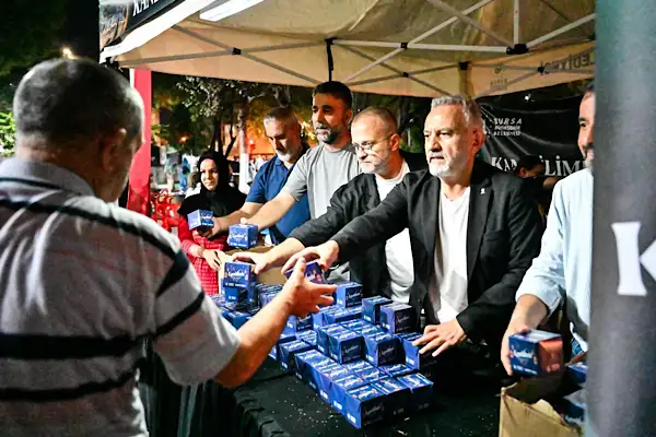 Bursa’da Mevlid Kandili’nde 30 camide kandil simidi ikram edildi