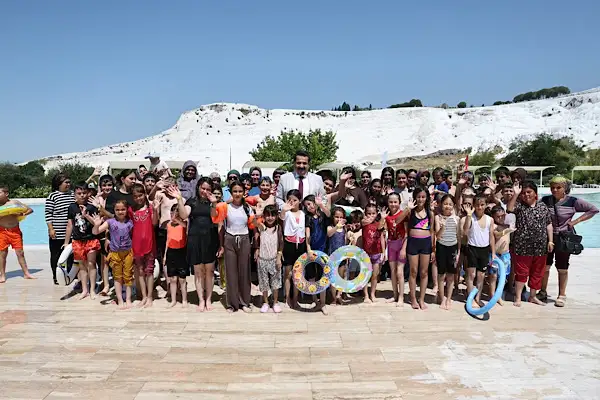Pamukkale’de “Annemle Yüzmenin Tam Zamanı” projesine bin 500 kişi katıldı