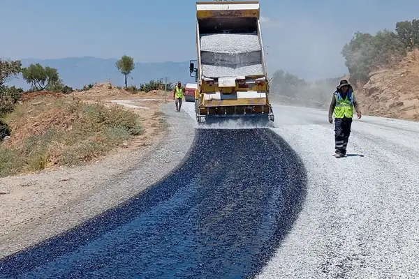 Aydın'ın 17 ilçesinde yol çalışmaları sürüyor