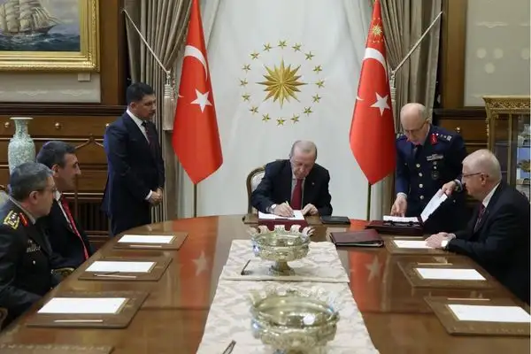 Cumhurbaşkanı Erdoğan, YAŞ'ta alınan kararların hayırlı olmasını diledi