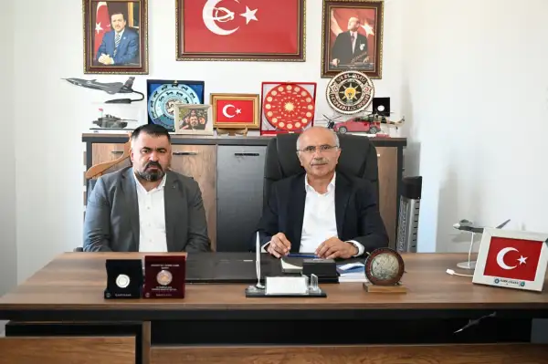 Başkan Er, AK Parti Hekimhan İlçe Başkanı Akyüz'ü ziyaret etti