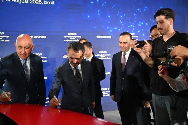 Bakan Kacır ve Vali Aktaş, Hyundai IONIQ 3’ün seri üretim törenine katıldı
