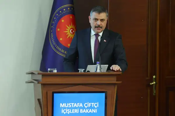 Bakan Çiftçi: Üniformanız aziz milletimizin ve mukaddes vatanımızın emanetidir