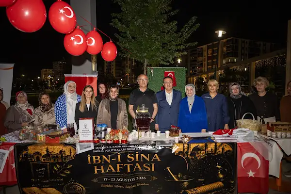 Başkan Er, İbn-i Sina Haftası etkinliğinde vatandaşlarla buluştu