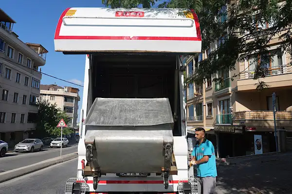  Maltepe’de Aydınevler Mahallesi’nde temizlik çalışması yapıldı