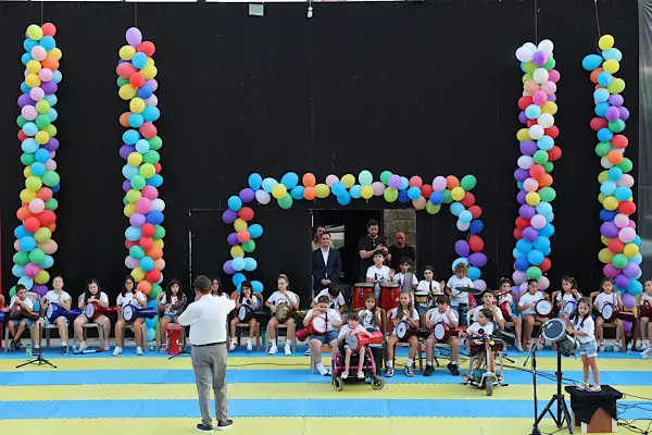 Marmaris’te yaz kurslarına katılan 1200 çocuk gösterilerini sergiledi