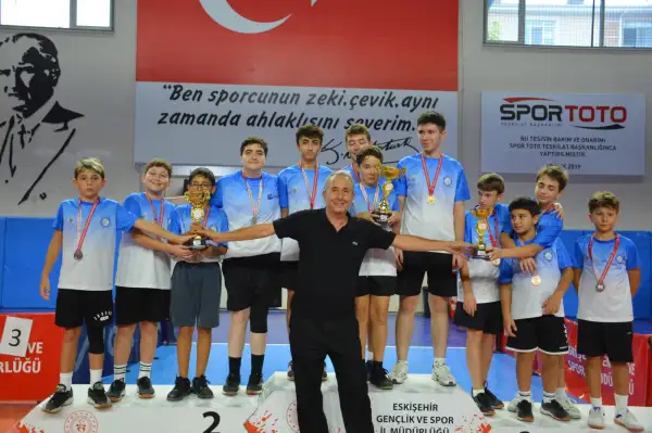 Eskişehir Büyükşehir Spor Kulübü’nden masa tenisinde çifte başarı