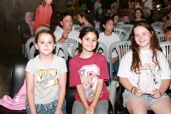 Yazlık sinema etkinliği Veysel Karani Mahallesi'nde düzenlendi