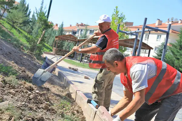  Keçiören'deki parklarda bakım ve onarım çalışmaları sürüyor