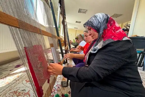 Van’da geleneksel kilim dokumacılığı kursuyla yaşatılıyor