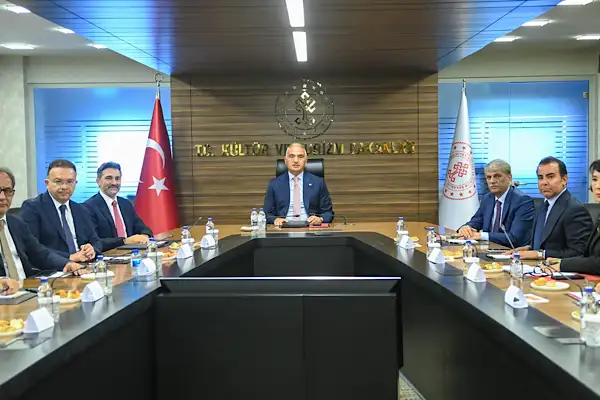 Bakan Ersoy, Hizmet İhracatçıları Birliği yönetimini kabul etti