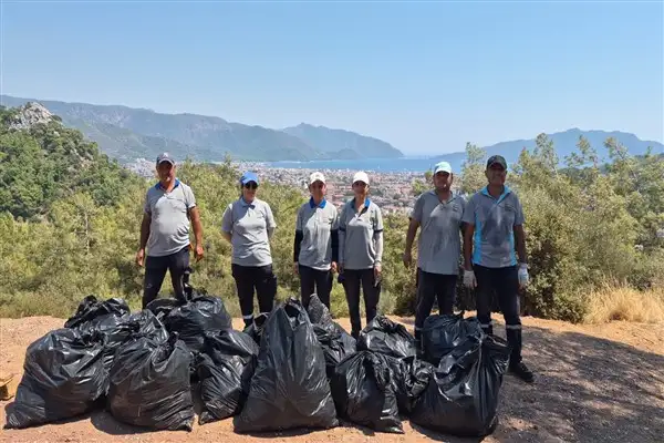 Marmaris’te seyir noktalarında temizlik çalışması yapıldı
