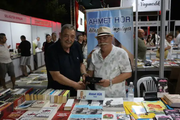 8. Edremit Kitap Fuarı ikinci gününde de kitapseverlerle buluştu