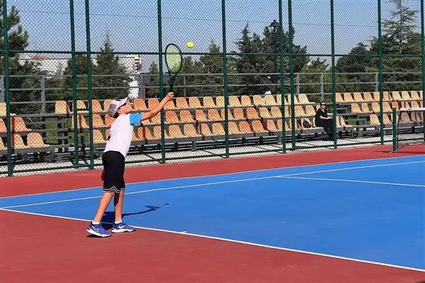 Antalya Büyükşehir Belediyesi'nden ücretsiz tenis kursu