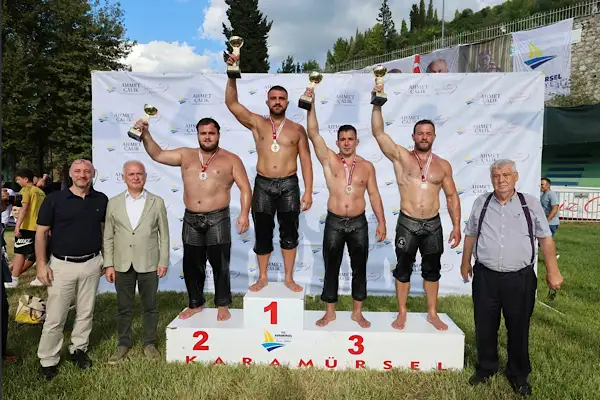 42. Karamürsel Altınkemer’in başpehlivanı Sinan Yıldız oldu