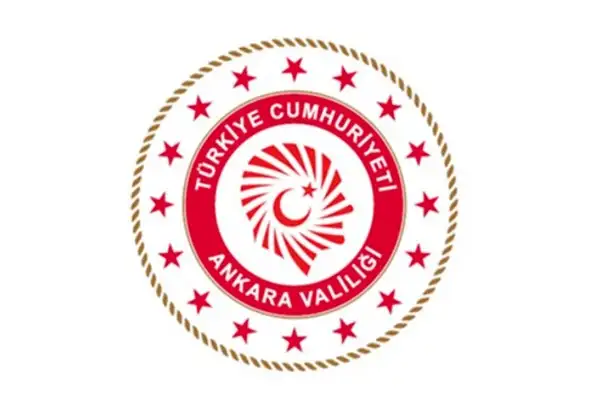 Mamak’ta ağaçlık alanda çıkan yangını söndürme çalışmaları takip ediliyor