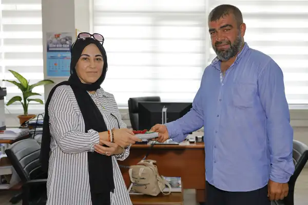 Kayseri'de döviz dolu kayıp cüzdan sahibine eksiksiz teslim edildi