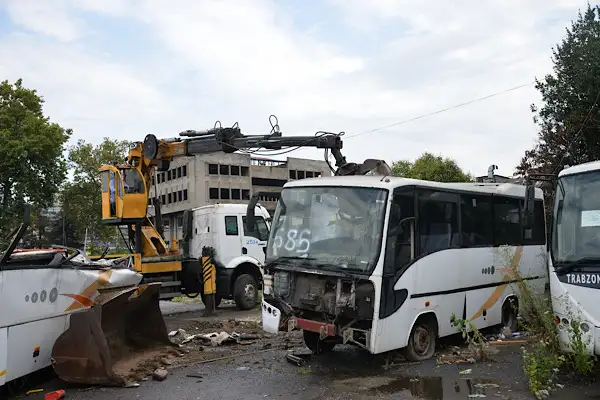  Trabzon Büyükşehir Belediyesi, ekonomik ömrünü tamamlayan 37 aracı MKE’ye sattı