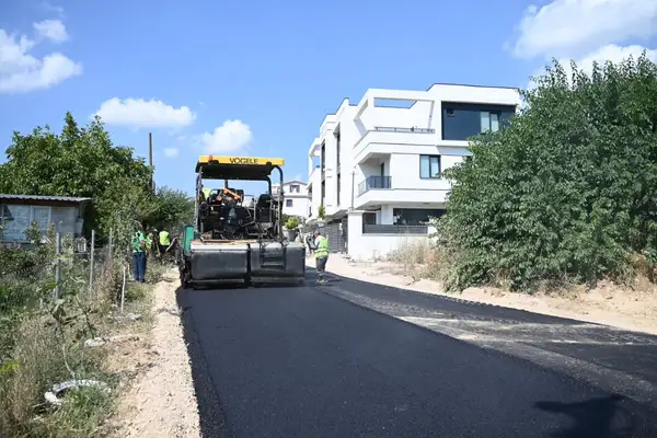 Gemlik Belediyesi Umurbey'de asfalt çalışmalarını sürdürüyor